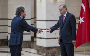 KUZEY MAKEDONYA’NIN ANKARA BÜYÜKELÇİSİ MANASİJEVSKİ, BAŞKAN ERDOĞAN’A GÜVEN MEKTUBU SUNDU