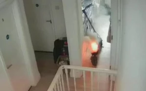 LONDRA’DA ELEKTRİKLİ SCOOTER ŞARJ OLURKEN ALEV ALDI VE PATLADI (VİDEO)