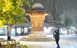 BOSNA HERSEK’İN BAŞKENTİ SARAYBOSNA’DA KAR ETKİLİ OLDU