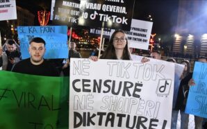 ARNAVUTLUK’TA TİK TOK’UN ERİŞİME KAPATILMASI PROTESTO EDİLDİ