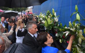 SREBRENİTSA SOYKIRIMI KURBANLARININ CENAZELERİ, SARAYBOSNA’DAN POTOÇARİ ANIT MEZARLIĞI’NA UĞURLANDI