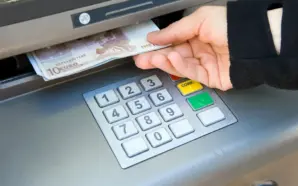 YUNANİSTAN’DA UYGULAMAYA ALINDI: ATM’DEN PARA ÇEKERKEN ÜCRET ALINMASI YASAKLANDI!