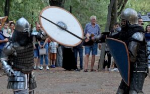 SIRBİSTAN’IN NİŞ ŞEHRİNDEKİ ŞÖVALYELİK FESTİVALİ UZAK ZAMANLARIN RUHUNU YAŞATTI