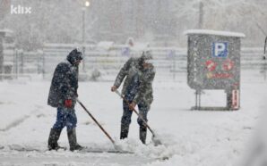 KAR SABAH SAATLERİNDE SARAYBOSNA’YI FELÇ ETTİ: YOĞUN KAR YAĞIŞI TRAFİKTE…