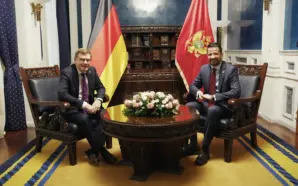 ALMANYA, KARADAĞ’IN AB PERSPEKTİFİNİ DESTEKLİYOR, REFORMLARIN HIZLANMASINI BEKLİYOR