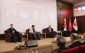 ÜSKÜP’TE ALİYA İZETBEGOVİÇ’İN DOĞUMUNUN 100. YILI DOLAYISIYLA KONFERANS DÜZENLENDİ