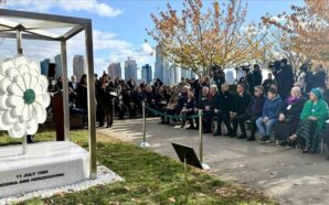NEW YORK’TA BM BİNASI ÖNÜNDE ”SREBRENİTSA ÇİÇEĞİ” ANITI AÇILDI: SREBRENİTSA…