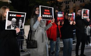 ARNAVUTLUK/TİRAN’DA YOLSUZLUK KARŞITI PROTESTODA YÜZLERCE KİŞİ SOKAĞA ÇIKTI