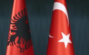 TÜRKİYE DIŞİŞLERİ BAKANLIĞINDAN ARNAVUTLUK’A 28 KASIM BAYRAK GÜNÜ TEBRİĞİ