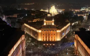 BULGARİSTAN GENELİNDE KİTLESEL GÖSTERİLER: EURO’NUN YÜRÜRLÜĞE GİRMESİ ÖNCESİNDE 150.000’DEN FAZLA…