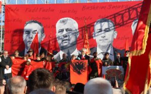 ÜSKÜP’TE BİNLERCE KİŞİDEN UÇK’NIN ESKİ LİDERLERİNDE DESTEK GÖSTERİSİ