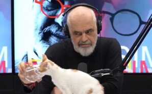 EDİ RAMA’NIN PROGRAMDA KEDİYLE İLGİSİ BÜYÜK BEĞENİ TOPLADI