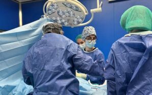 MAKEDONYA’DA TÜRK DOKTORUN KATILIMIYLA, NADİR GÖRÜLEN KONJENİTAL DEFORMASYONA SAHİP BİR…