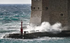 HIRVATİSTAN’DA FIRTINA VE KASIRGA ŞİDDETİNDE RÜZGARLAR: DUBROVNİK BÖLGESİNDE DALGA BOYU&hellip;
