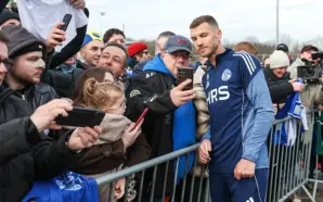 SCHALKE, 24 SAAT İÇİNDE DŽEKO’NUN SOYADINI TAŞIYAN TAM 6.000 FORMA&hellip;