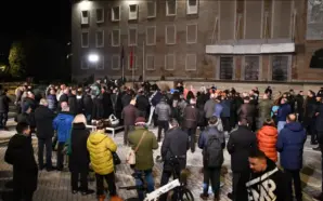 ARNAVUTLUK’TA ANA MUHALEFET HÜKÜMET KARŞITI PROTESTOLARINI SÜRDÜRÜYOR