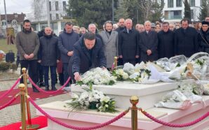 KOSOVA’DA ESKİ CUMHURBAŞKANI İBRAHİM RUGOVA, VEFATININ 20. YIL DÖNÜMÜNDE ANILDI