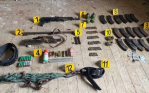 KOSOVA POLİSİ, SIRP BELEDİYESİNDE SİLAH, MÜHİMMAT VE EL BOMBALARI BULDU