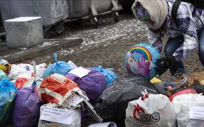 SOFYA’DA KRİZ: VATANDAŞLAR ÇÖP SORUNUNA TEPKİ OLARAK BELEDİYE BİNASI ÖNÜNE&hellip;