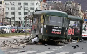 SARAYBOSNA’DAKİ TRAMVAY KAZASINDA AĞIR YARALANAN 17 YAŞINDAKİ GENÇ KIZIN BACAĞI&hellip;