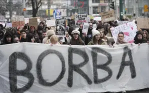 SARAYBOSNA’DA TRAMVAY KAZASI SONRASI ÖĞRENCİ VE GENÇLİK PROTESTOLARI DEVAM EDİYOR