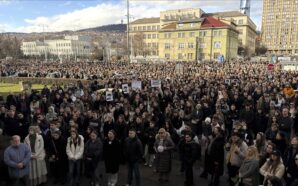 SARAYBOSNA’DA BİNLERCE VATANDAŞ, TRAMVAY KAZASI NEDENİYLE PROTESTO DÜZENLEDİ