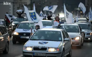 BOSNA HERSEK’TE BAĞIMSIZLIK GÜNÜ ”ALTIN ZAMBAKLI” BAYRAKLARLA KUTLANDI