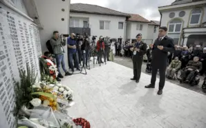 BOSNA HERSEK’TEKİ AHMİÇİ KATLİAMI’NIN 33. YILINDA HAYATINI KAYBEDENLER ANILDI