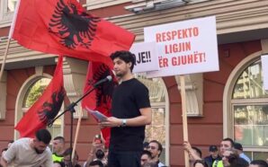 ÜSKÜP’TE ARNAVUT ÖĞRENCİLER ARNAVUTÇA’NIN DİL EŞİTLİĞİ İÇİN PROTESTO DÜZENLEDİ