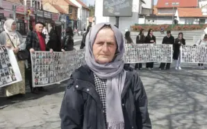 SREBRENİTSA ANNELERİ SOKAKLARDA: ”HENÜZ BULUNAMAYAN HER KEMİK, BEDENİN HER PARÇASI&hellip;