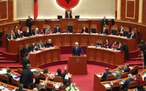 AMERİKAN GÜVENLİK UYARISI ARNAVUTLUK’TA YENİ ÖNLEMLERİ VE SİYASİ TARTIŞMALARI TETİKLEDİ