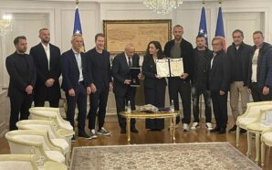 CUMHURBAŞKANI OSMANİ, KOSOVA MİLLİ TAKIMI’NI CUMHURBAŞKANLIĞI LİYAKAT MADALYASI İLE ONURLANDIRDI