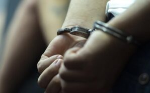 SIRBİSTAN’DA SAHTE CERRAH YAKALANDI: 100 BİN EURODAN FAZLA DOLANDIRICILIK ŞÜPHESİ