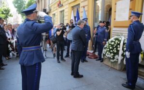 KUŞATMA ALTINDAKİ SARAYBOSNA’DA EKMEK KUYRUĞUNDAKİ VATANDAŞLARA YÖNELİK KATLİAMIN 34. YILI&hellip;