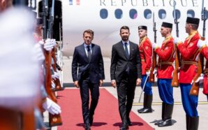 FRANSA CUMHURBAŞKANI MACRON KARADAĞ’DA MİLATOVİÇ TARAFINDAN KARŞILANDI