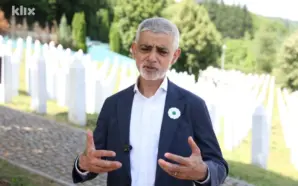 SADIQ KHAN SREBRENİTSA’DA: “MÜSLÜMANLARIN İNSANLIKTAN ÇIKARILMASI YILLAR ALDI”