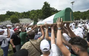 SREBRENİTSA’DAKİ SOYKIRIM KURBANLARINDAN 1000’DEN FAZLASININ CENAZESİ BULUNAMADI