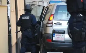 KOSOVA’DA SAVAŞ SUÇU OPERASYONU: MİTROVİCA BÖLGESİNDE 2 KİŞİ GÖZALTINA ALINDI
