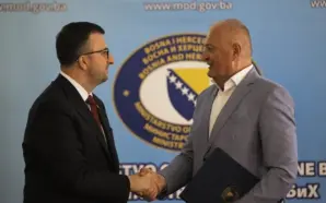BOSNA-HERSEK SİLAHLI KUVVETLERİNİN KAPASİTESİ GÜÇLENİYOR: ASELSAN’DAN 10 ANTİ-DRON SİLAHI TEDARİKİ&hellip;