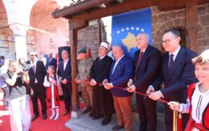 KOSOVA’DAKİ YAKOVA ŞEHRİNDE HADUM AĞA CAMİİ KÜTÜPHANESİ YENİDEN HİZMETE AÇILDI