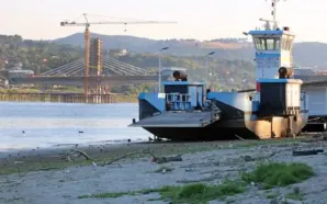 BULGARİSTAN’DA TUNA NEHRİ’NDE ÇOK SAYIDA GEMİ DÜŞÜK SU SEVİYESİ NEDENİYLE&hellip;