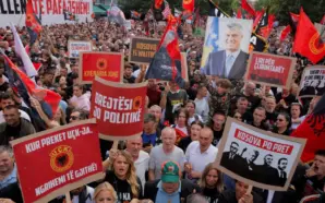 PRİŞTİNE’DE BİNLERCE KİŞİ SOKAKTA: HASHIM THAÇI HAKKINDA LAHEY’DE VERİLECEK KARAR&hellip;