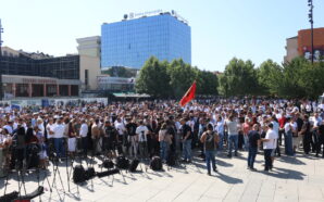 KOSOVA’DA BELEDİYE BAŞKANLARINDAN HÜKÜMETE PROTESTO: “BELEDİYELERİN BÜTÇESİNE DOKUNMAYIN”