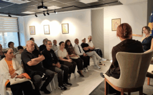 PRİZREN’DE KOSOVA TÜRK TİYATROSUNUN TARİHİNİ ANLATAN KİTAP TANITILDI