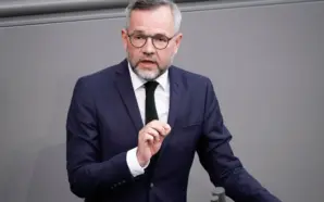 BUNDESTAG DIŞİŞLERİ KOMİSYONU BAŞKANI MICHAEL ROTH’TAN AB’YE SIRBİSTAN’LA ÜYELİK MÜZAKERELERİNİ&hellip;