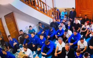 BOSNA HERSEKLİ MİLLİ FUTBOLCULAR, İSVEÇ MAÇI ÖNCESİNDE BİRLİKTE CUMA NAMAZI&hellip;