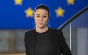 AVRUPA PARLAMENTOSU ÜYESİ IRENA JOVEVA’DAN VUÇİÇ’E SERT MESAJ: DÜNYA SİZİ&hellip;